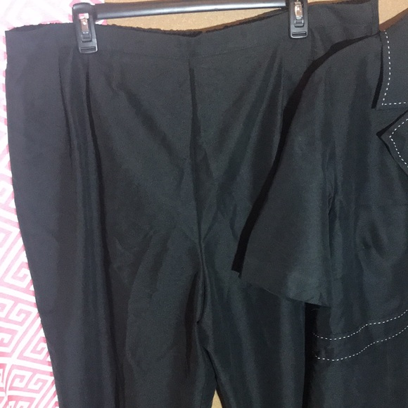 Courtenay Woman women’s black 2 piece pant suit (size 20). - Picture 5 of 7